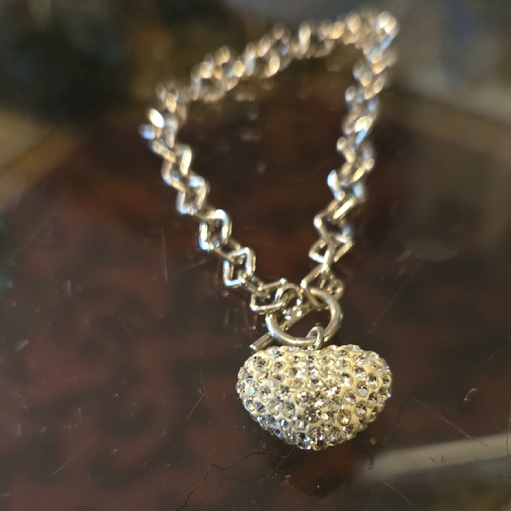 Elegant Silvertone  puffed  heart Bracelet